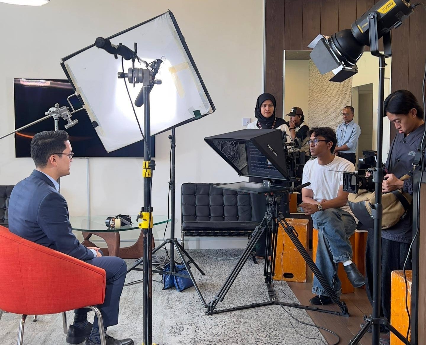 Monitor Teleprompter mounted with a camera operator.