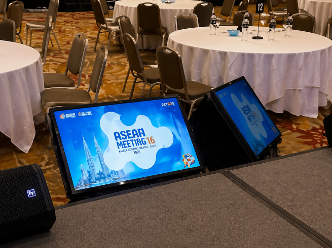 Stage TV Teleprompter at a large conference.